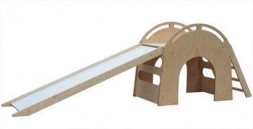 Kinderrutsche aus Spielpodest